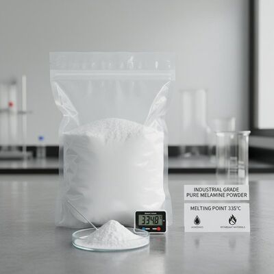 مسحوق الميلامين النقي الصناعي ذو نقطة انصهار 335 درجة مئوية مثالي للصمامات والمواد المقاومة للنار