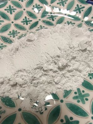 مسحوق أبيض عديم الرائحة ISO مضاد للسقوط من مادة الميلامين الخام