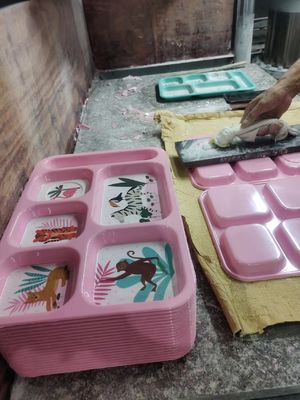 مسحوق المواد الخام غير السامة الميلامين 99.8 ٪ مركب صب اليوريا