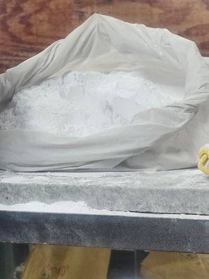 OEM مسحوق أبيض ميلامين صناعة الصف مسحوق ميلامين صب C3H6N6