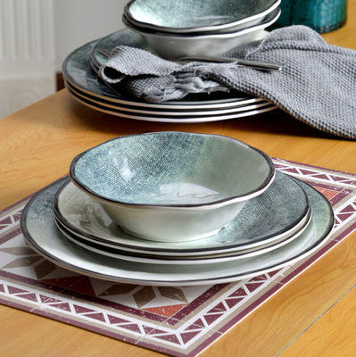 مجموعة أدوات طعام الخضراء ذات 12 قطعة من الميلامين للاستخدام في الخارج