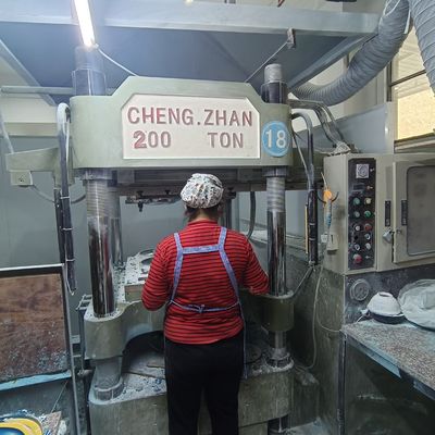 آلة صناعة أدوات المائدة الميلامينية التي يتم التحكم بها بواسطة الكمبيوتر 1 * 2 تجويف لألواح الميلامين المخصصة