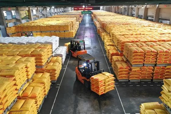 البلورية عديمة الرائحة الميلامين صبغ التشكيل البلاستيك لمدة عامين