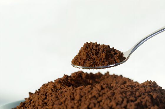 المواد الخام الحبيبية لإنتاج الميلامين الصيغة الجزيئية CH4N2O أسمدة النيتروجين المنتج