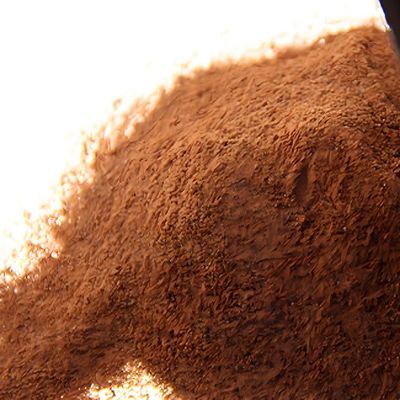 مورد مصنع الميلامين الصناعي عالي الجودة بنسبة نقاء 99.8% في الصين، راتنج بلون بني، رقم CAS 108-78-1