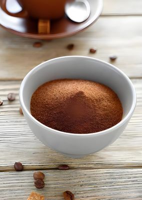 مورد مصنع الميلامين الصناعي عالي الجودة بنسبة نقاء 99.8% في الصين، راتنج بلون بني، رقم CAS 108-78-1